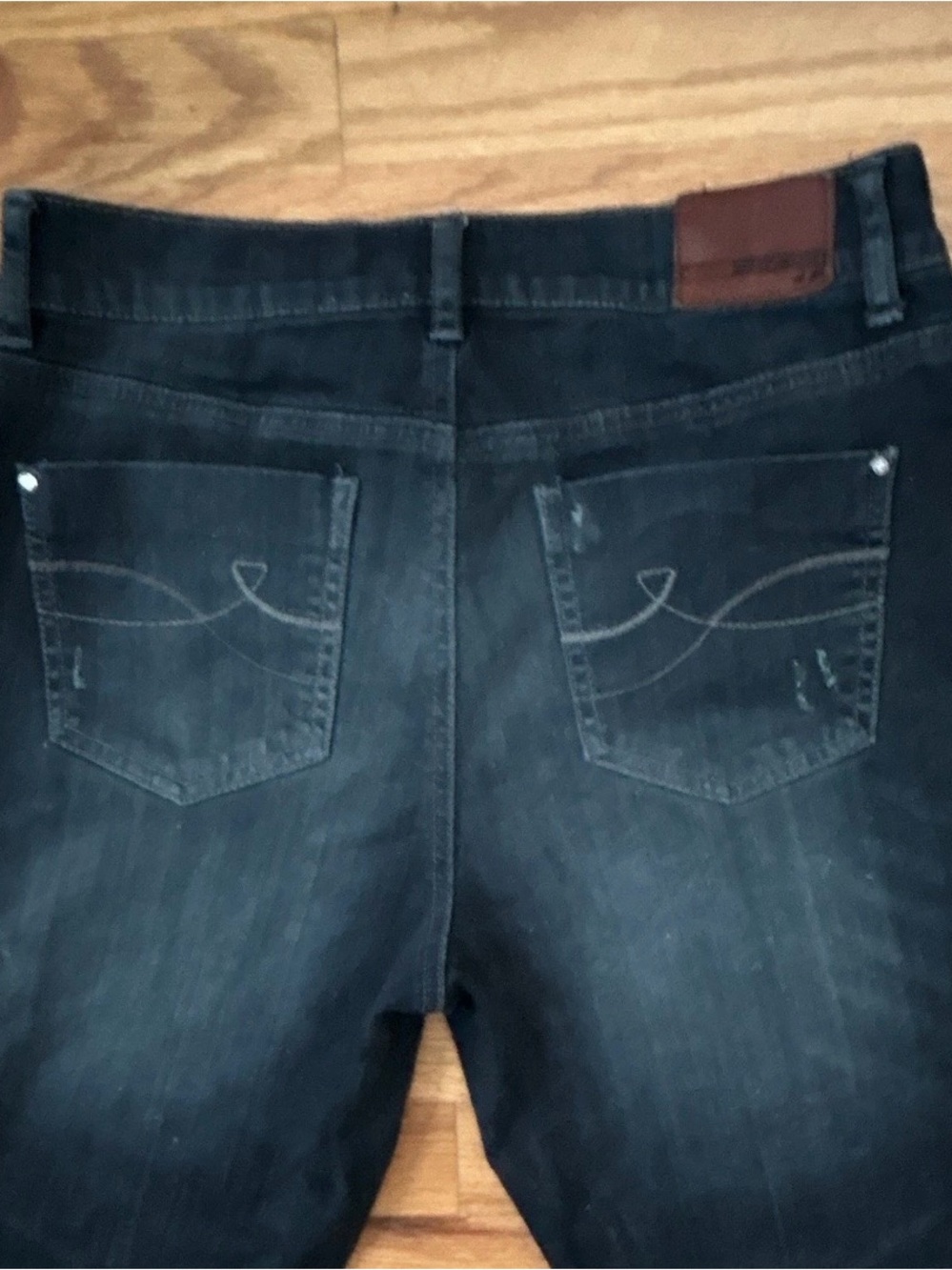 EUC DKNY Women's Skinny Jeans with Subtle Fade